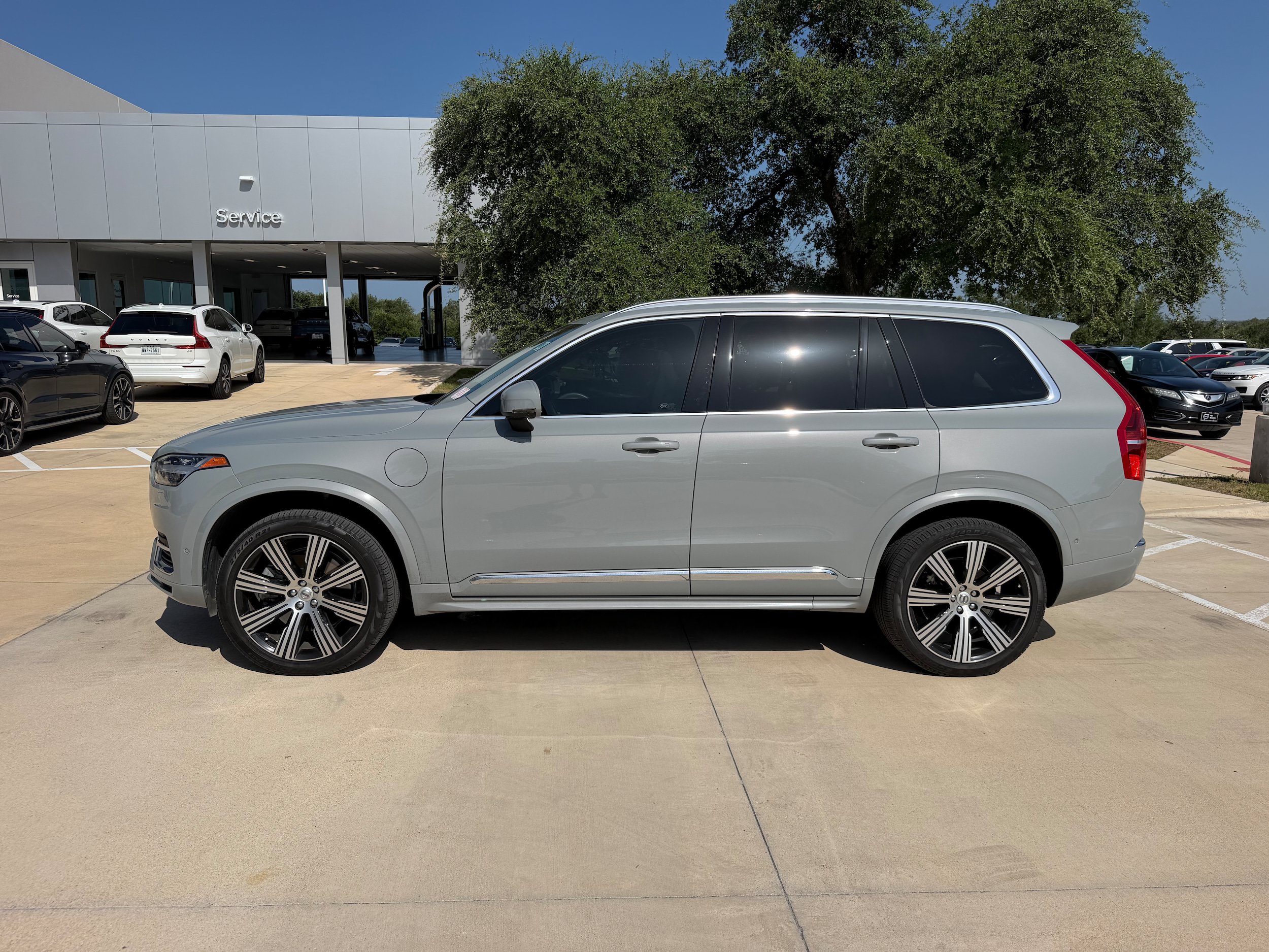 Certified 2025 Volvo XC90 T8 Plus w/ Protection Package Premier AWD/4WD image 3
