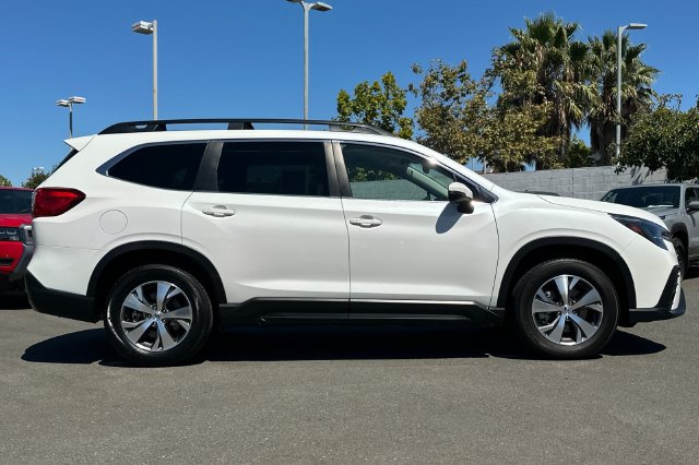Used 2023 Subaru Ascent Premium w/ Convenience Package AWD/4WD image 3