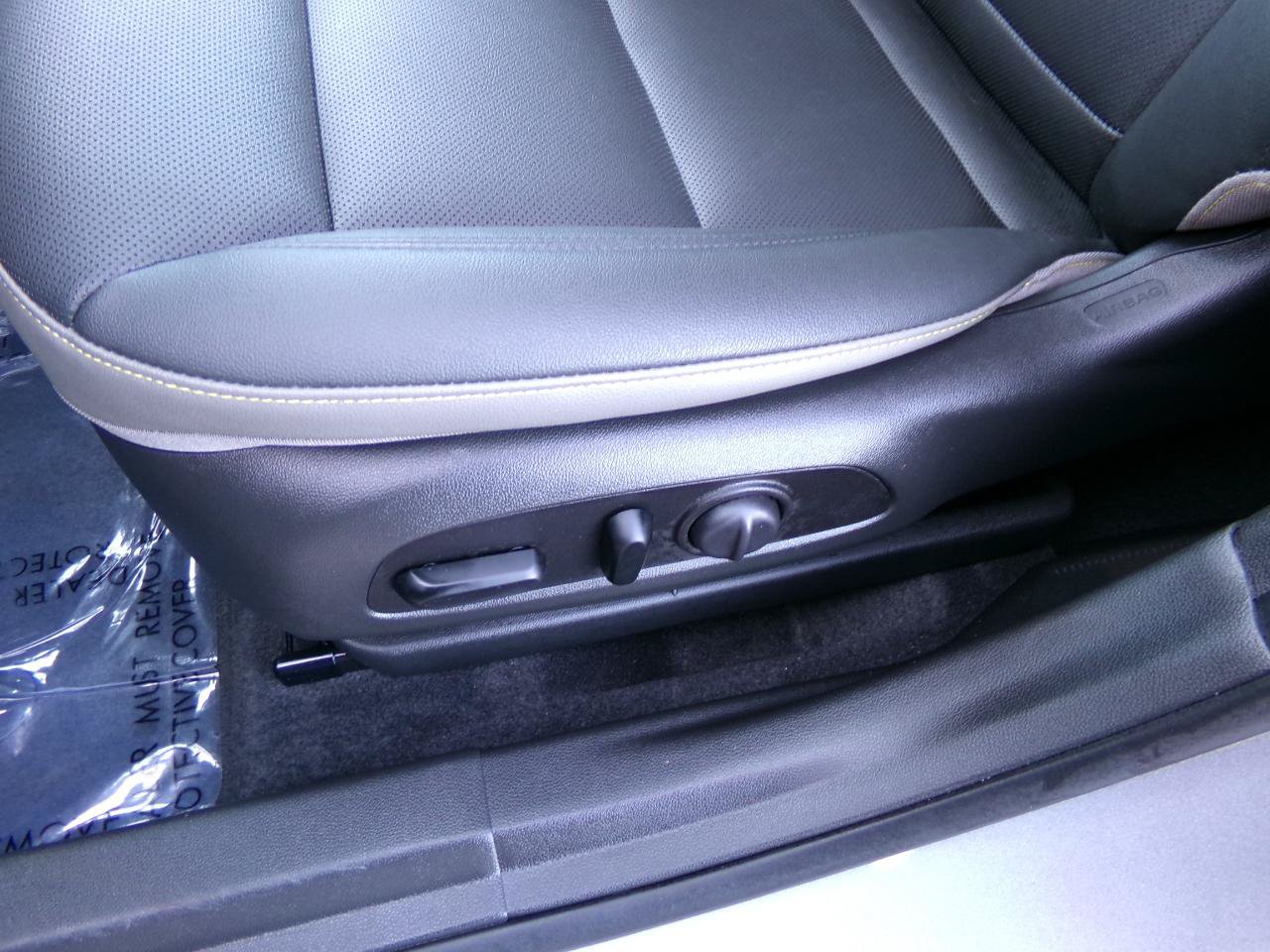 Used 2025 Chevrolet Trax ACTIV w/ Sunroof Package FWD image 12
