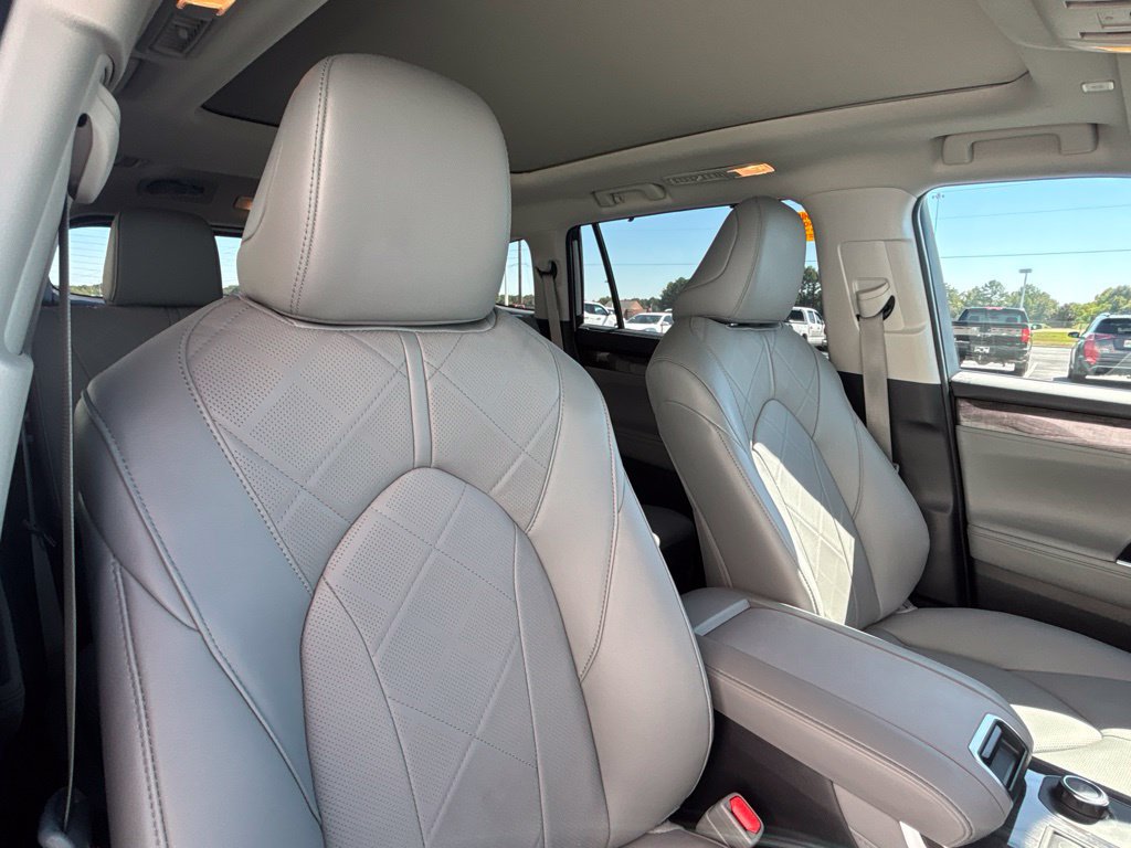 Used 2025 Toyota Highlander Platinum AWD/4WD image 19