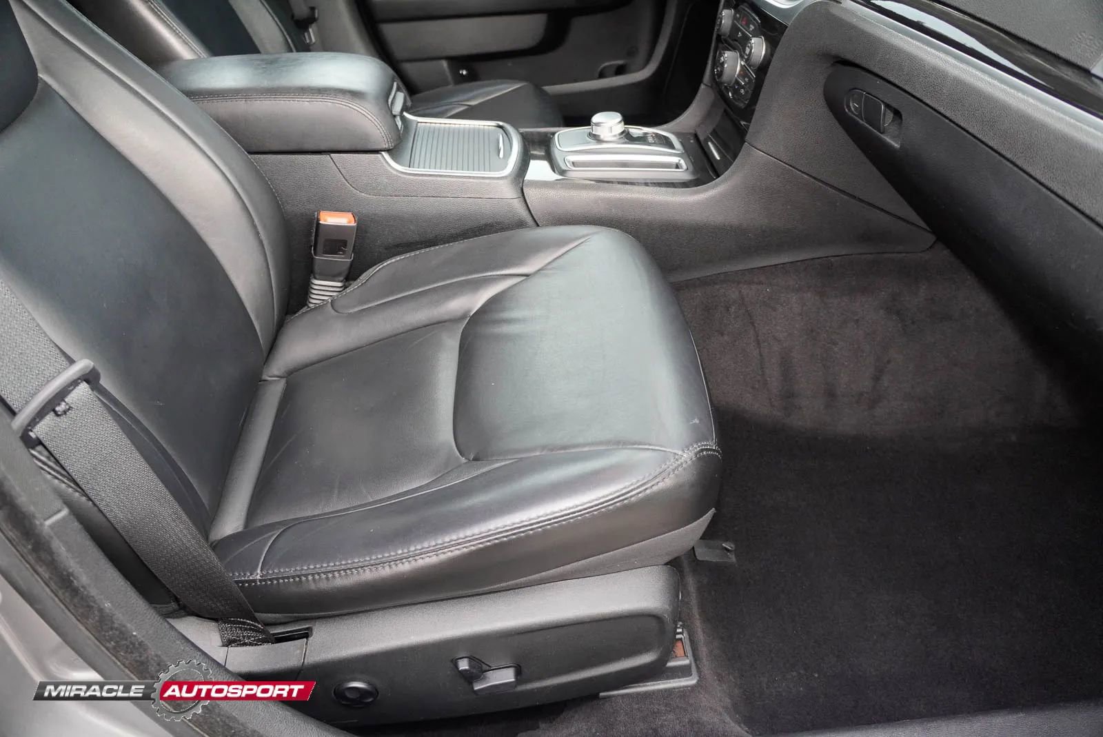 Used 2017 Chrysler 300 Limited w/ Driver Convenience Group RWD image 27