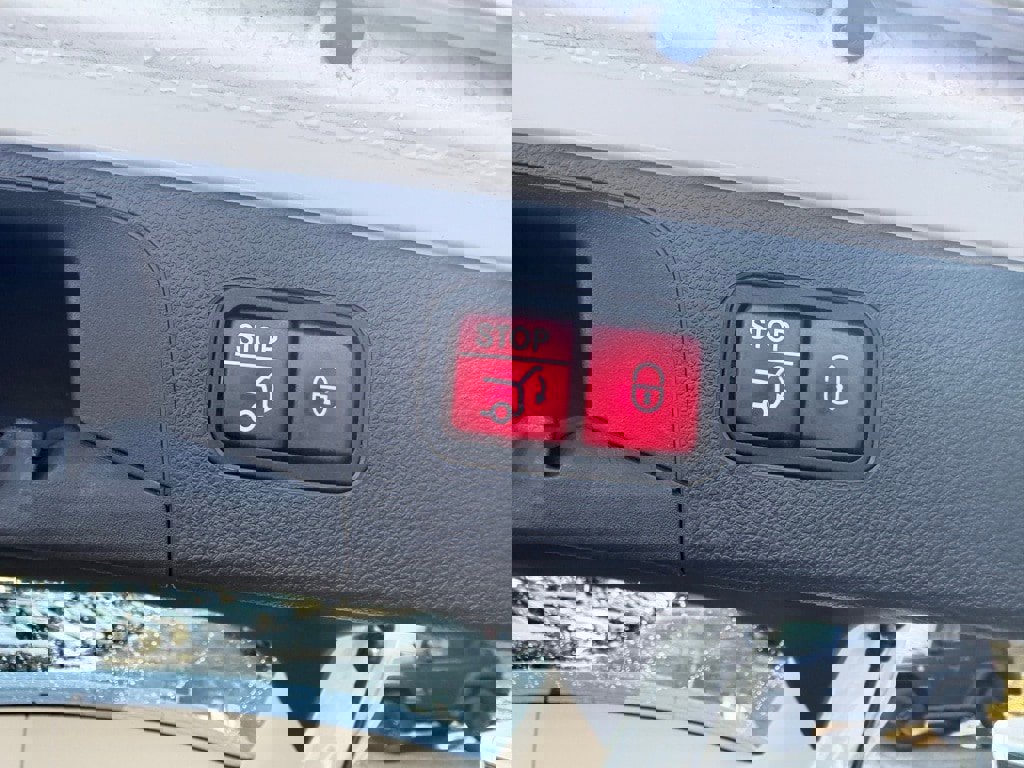 Used 2022 Mercedes-Benz GLC 300 4MATIC image 32