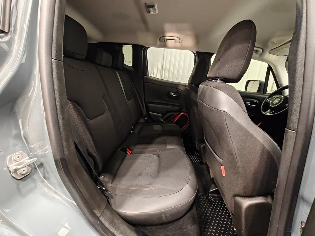 Used 2018 Jeep Renegade Trailhawk w/ Cold Weather Group II AWD/4WD image 19