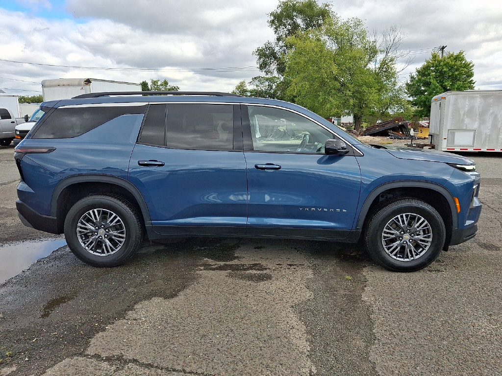 Used 2025 Chevrolet Traverse LT AWD/4WD image 13