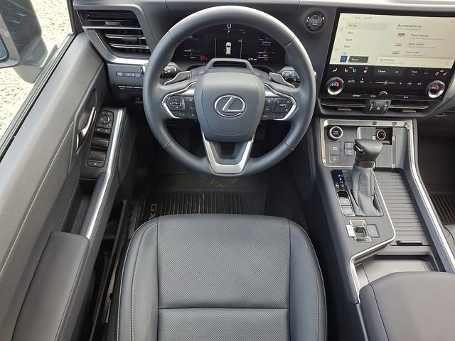 Used 2025 Lexus GX 550 w/ Accessory Package (2T) image 3
