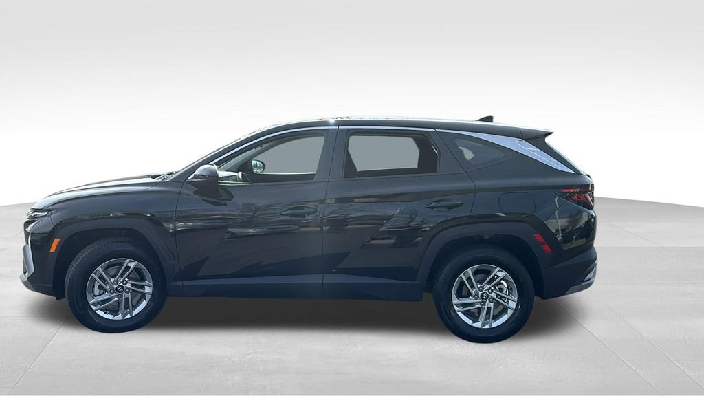 Used 2025 Hyundai Tucson SE image 4
