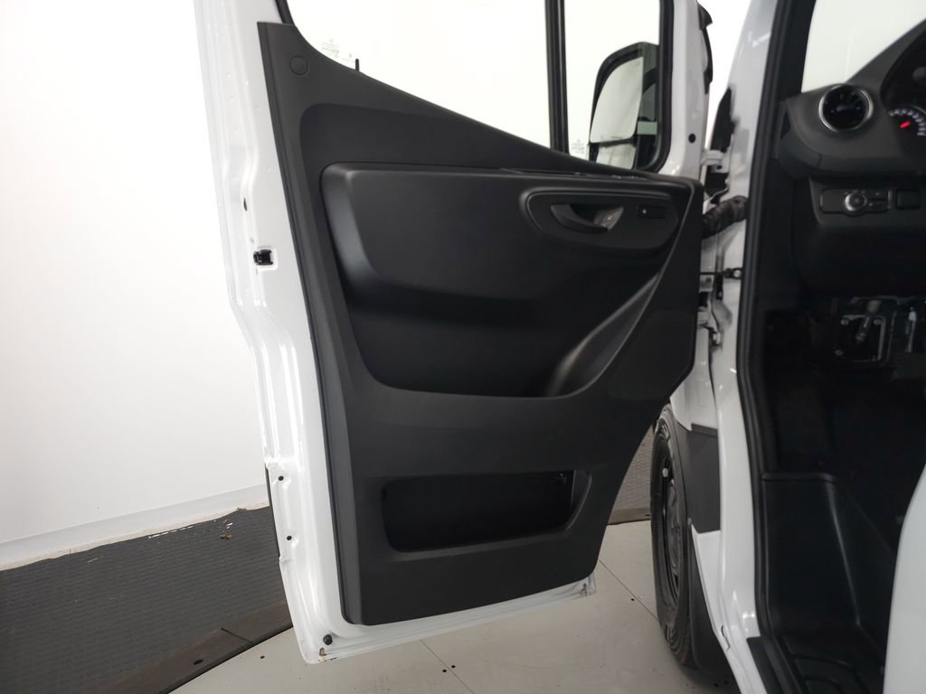 Used 2026 Mercedes-Benz Sprinter 2500 image 5
