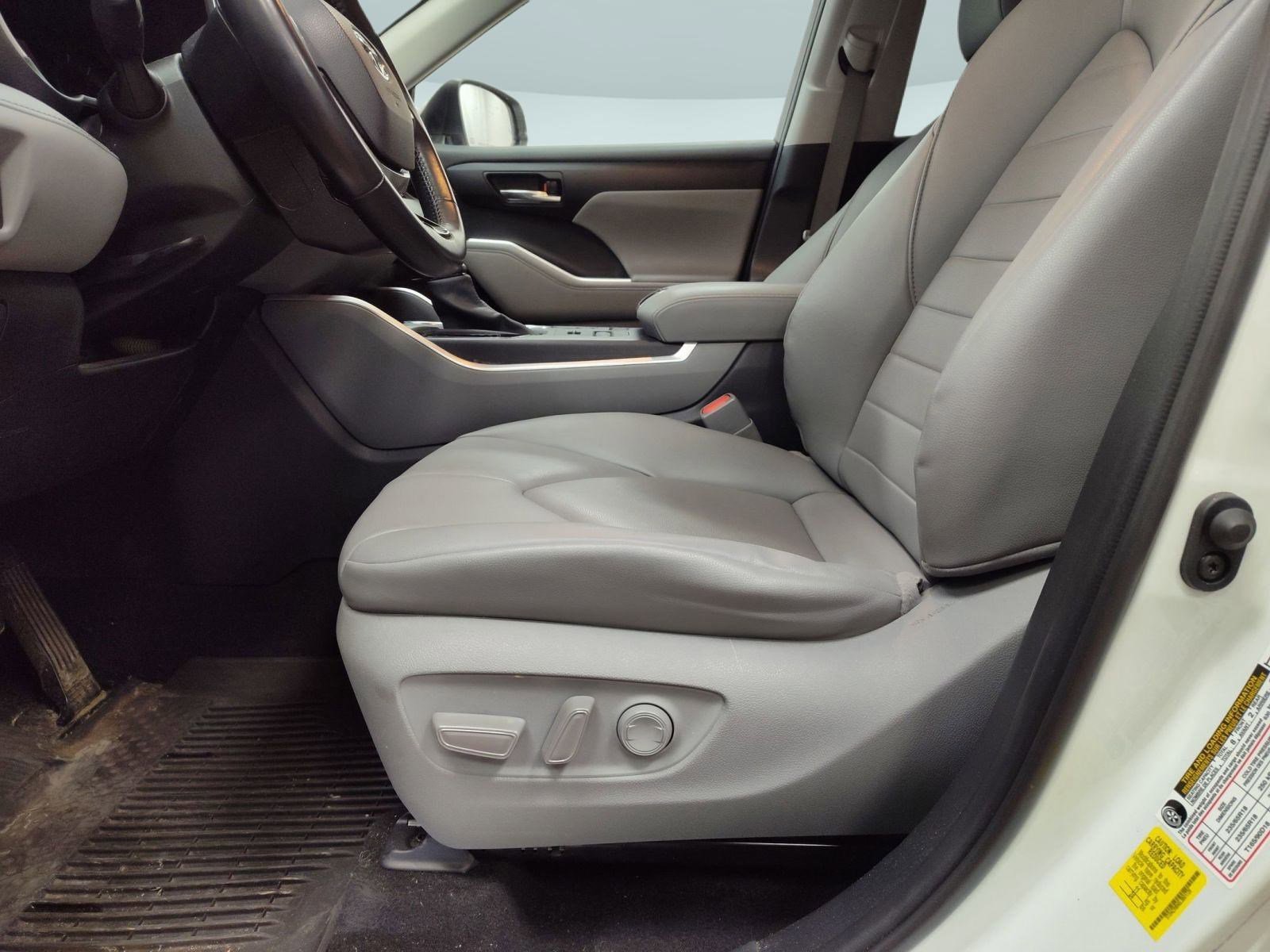 Used 2020 Toyota Highlander XLE image 12