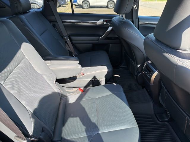 Used 2023 Lexus GX 460 Luxury w/ Sport Design Package AWD/4WD image 10
