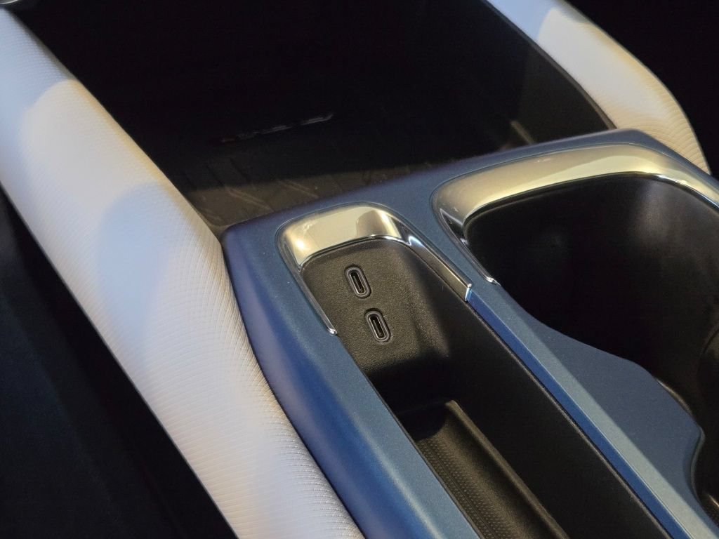 New 2026 Chevrolet Equinox EV LT w/ Convenience Package II FWD image 27