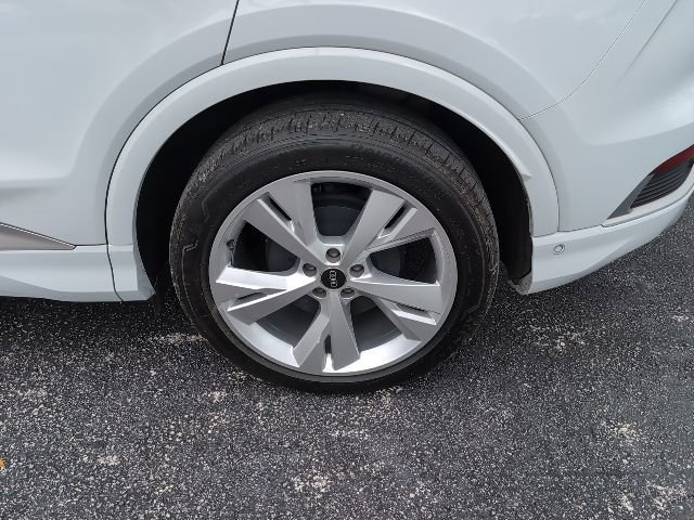 Used 2023 Audi Q4 e-tron Premium Plus w/ Premium Plus AWD/4WD image 7