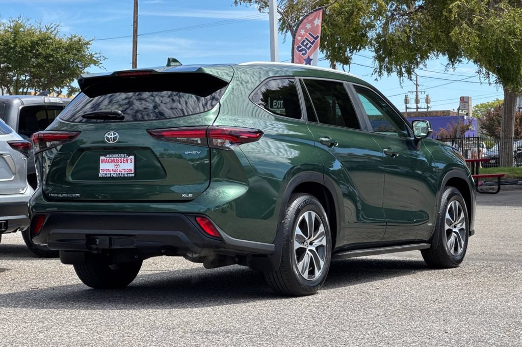 Certified 2025 Toyota Highlander XLE AWD/4WD image 3