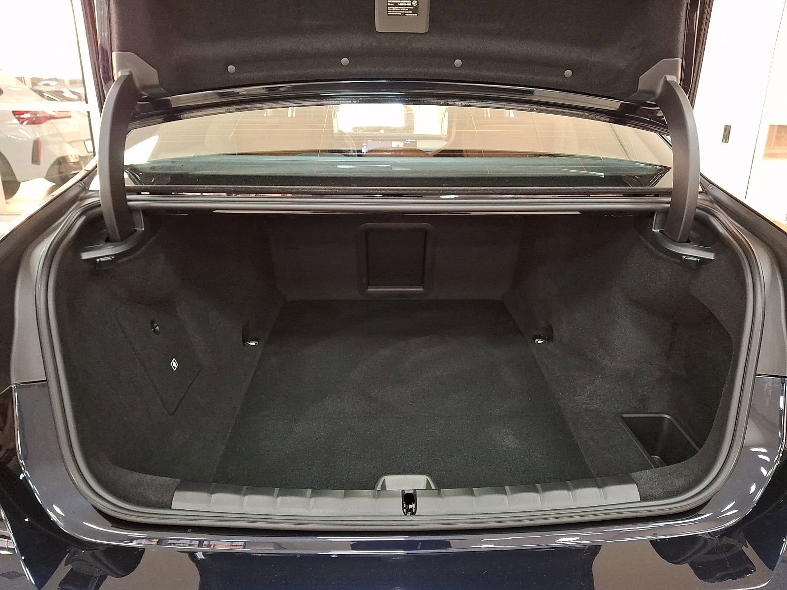 Used 2025 BMW i7 eDrive50 w/ M Sport Package RWD image 25