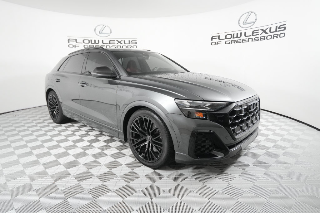 Used 2024 Audi SQ8 Prestige AWD/4WD image 3
