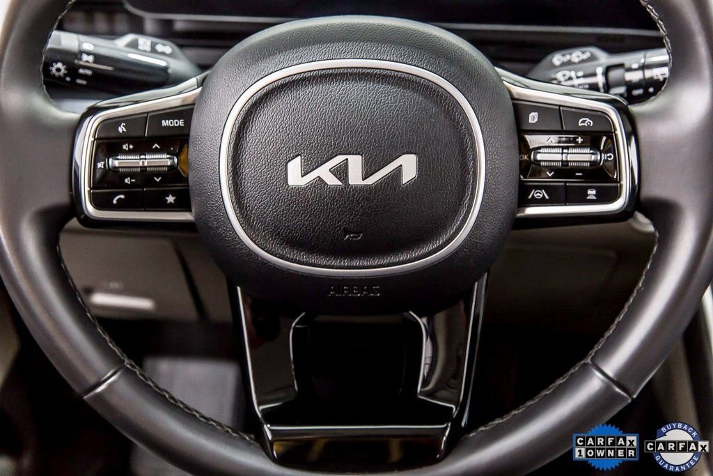 Used 2025 Kia Carnival image 23