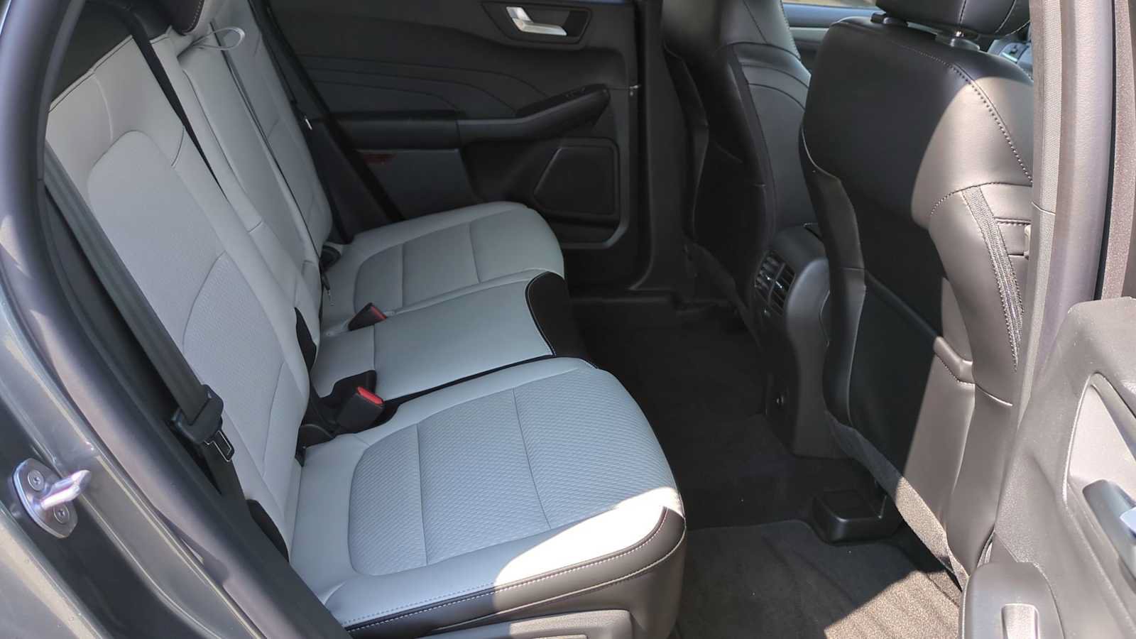 New 2025 Ford Escape SE FWD image 18