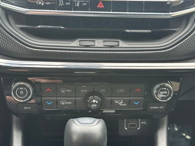 Used 2022 Jeep Compass Latitude w/ Sun and Sound Group AWD/4WD image 20