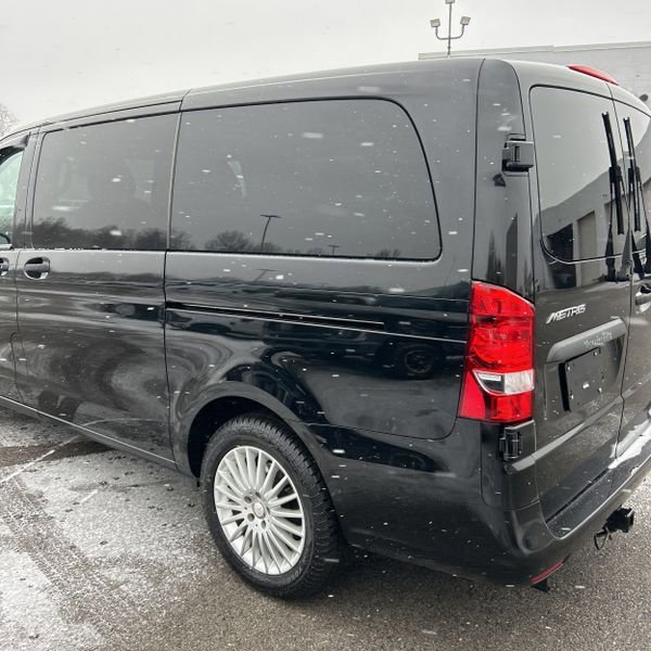 Used 2018 Mercedes-Benz Metris Passenger image 4
