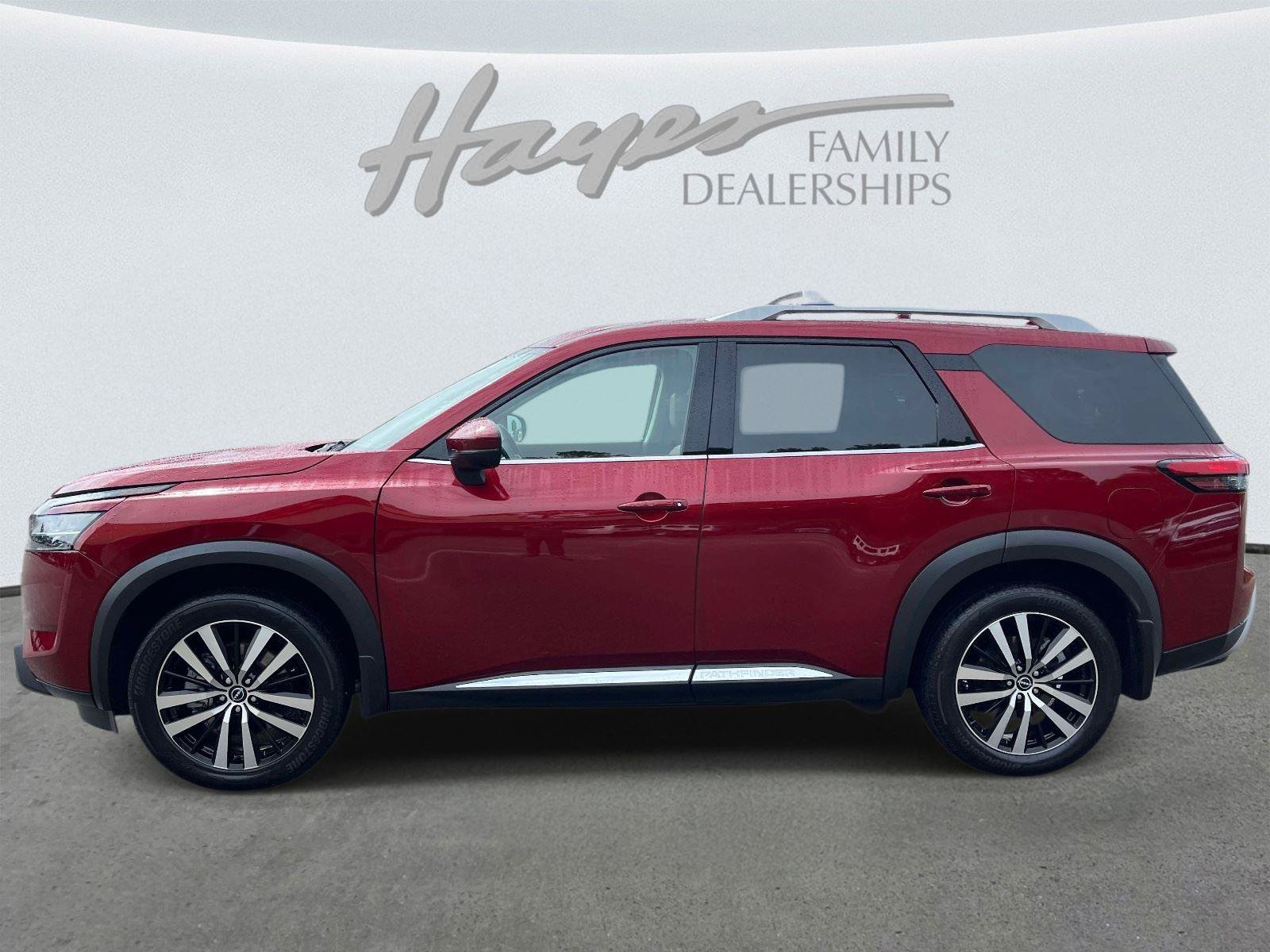 Used 2023 Nissan Pathfinder Platinum w/ Cargo Package FWD image 6