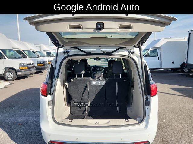 Used 2019 Chrysler Pacifica Touring-L image 32