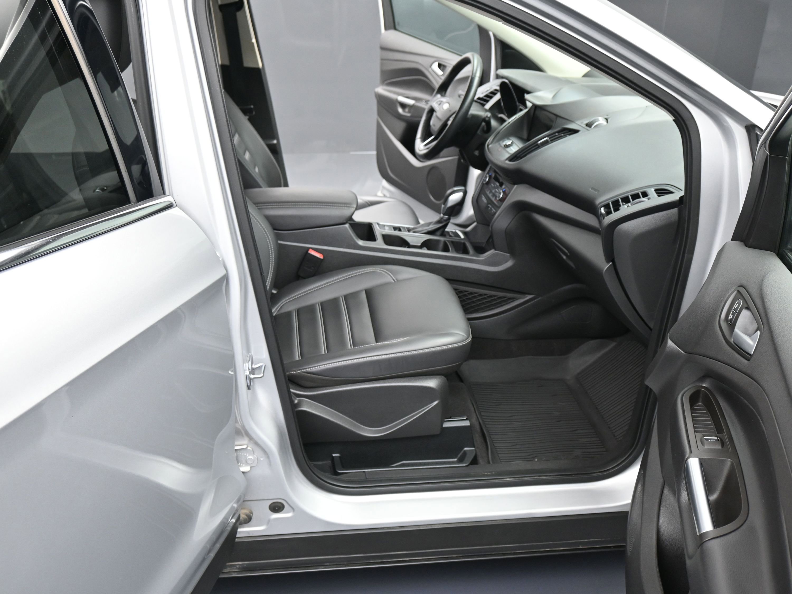 Used 2019 Ford Escape SEL image 17