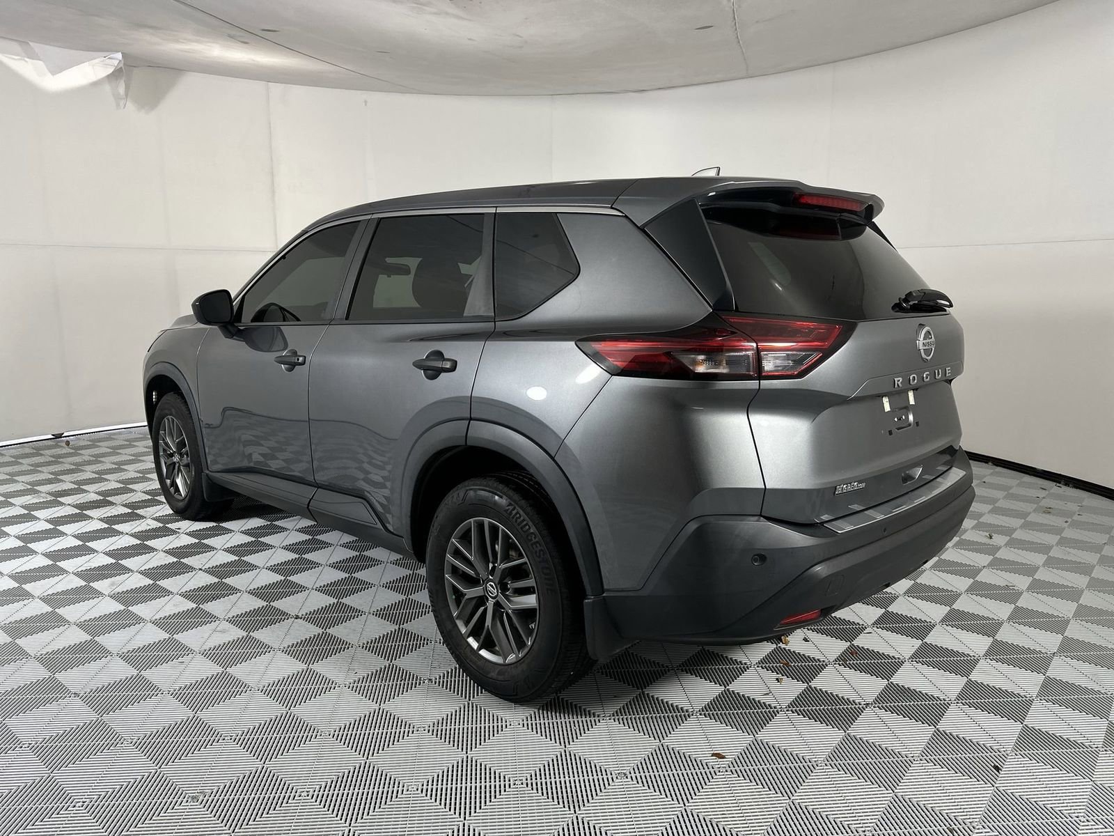 Used 2021 Nissan Rogue S FWD image 6