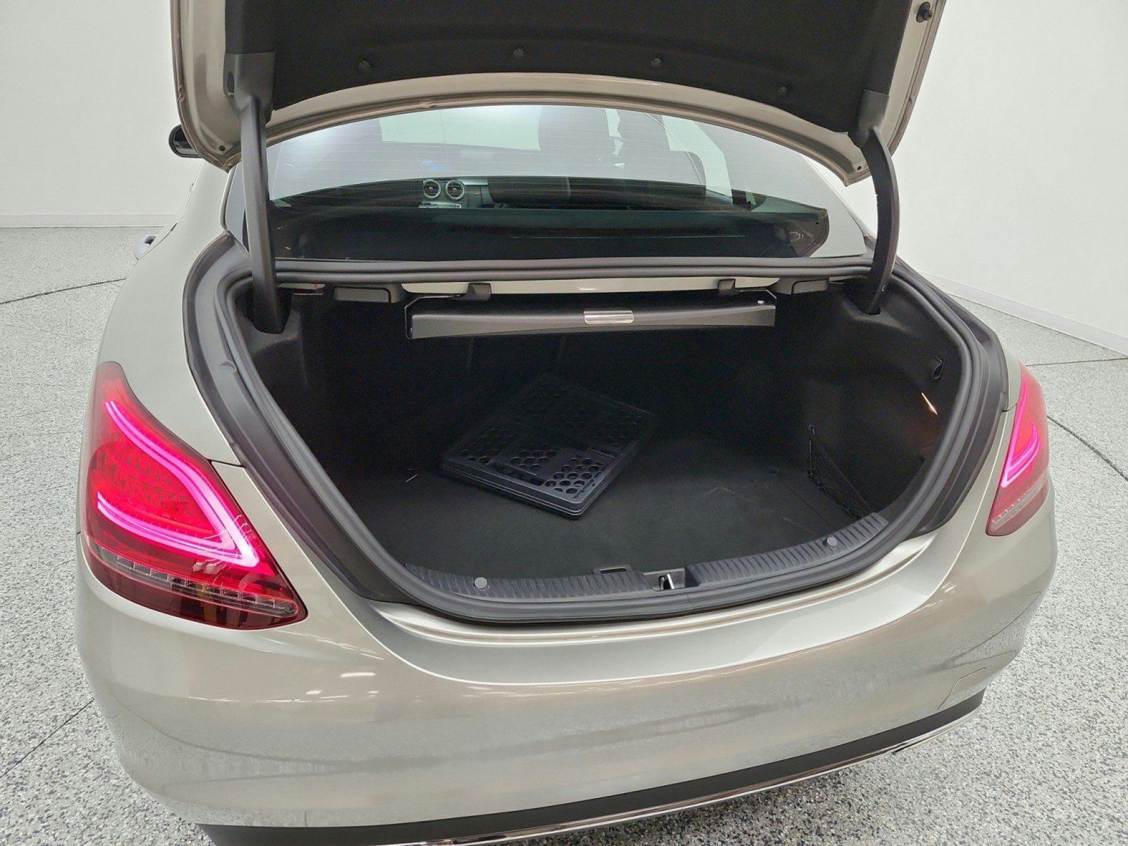 Used 2020 Mercedes-Benz C 300 Sedan image 21