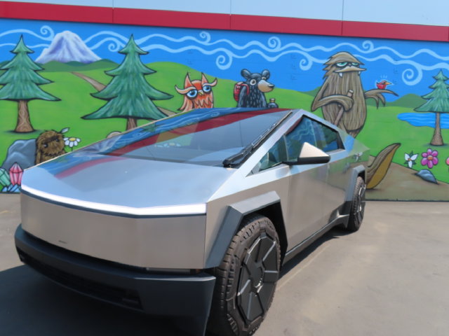 Used 2024 Tesla Cybertruck AWD Crew Cab image 3