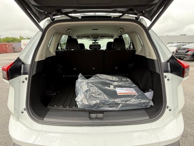 New 2026 Nissan Rogue SV AWD/4WD image 16