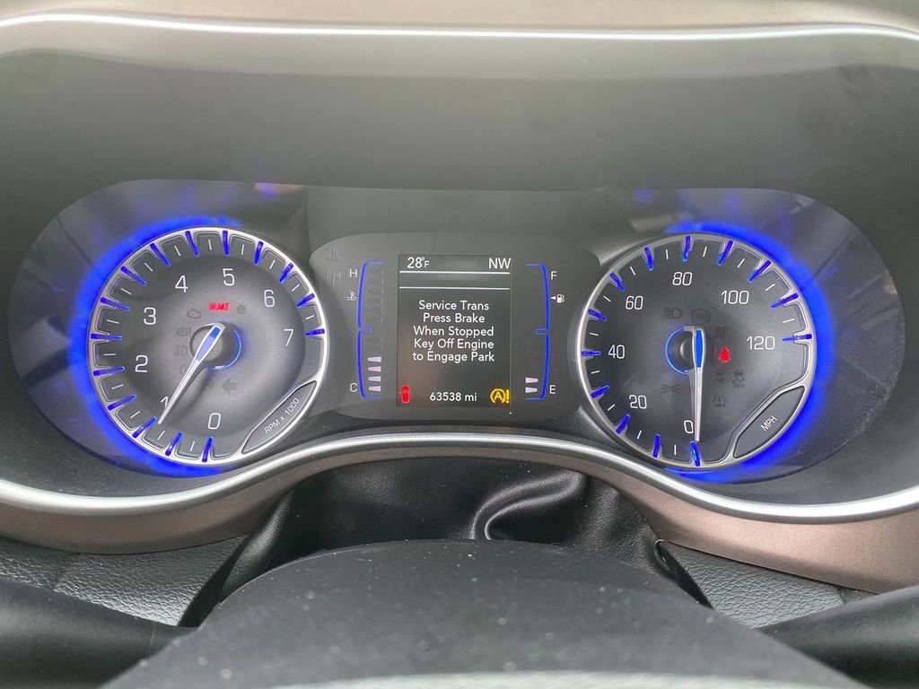 Used 2020 Chrysler Voyager LX image 18