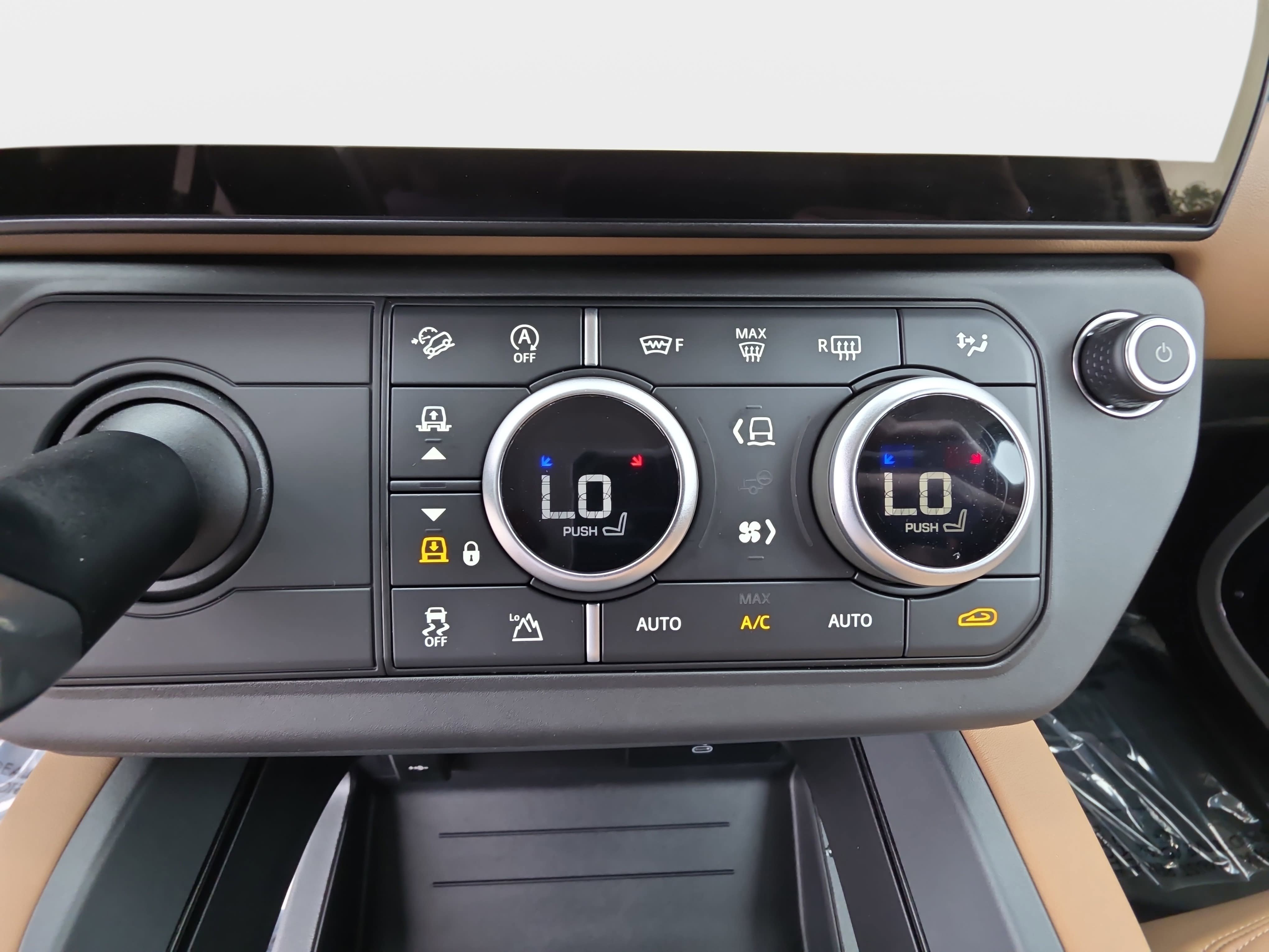 New 2026 Land Rover Defender 110 X-Dynamic SE AWD/4WD image 20