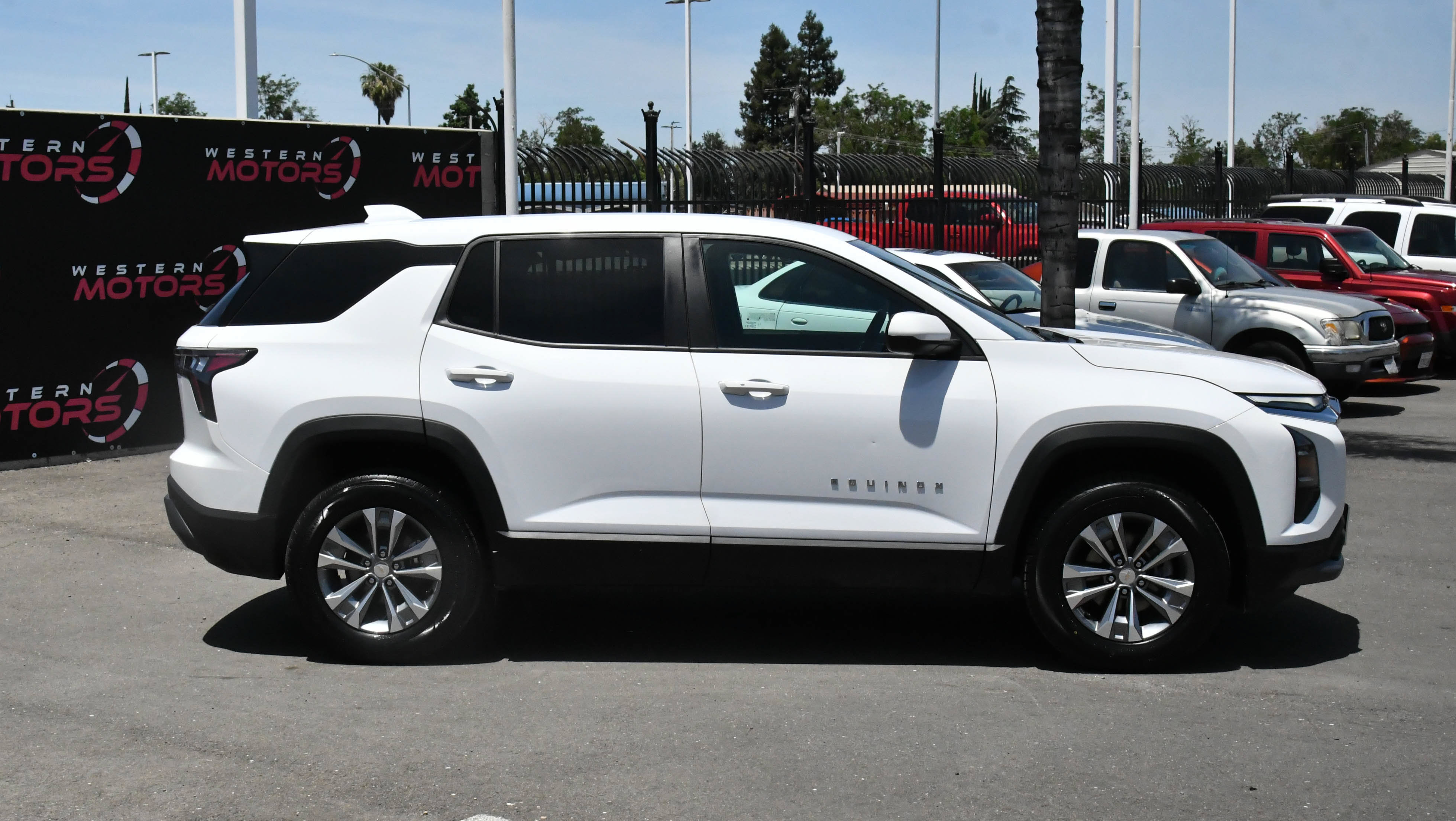 Used 2025 Chevrolet Equinox LT FWD image 9