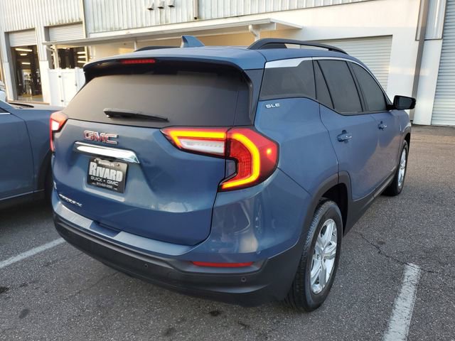 Used 2024 GMC Terrain SLE w/ Driver Convenience Package image 4