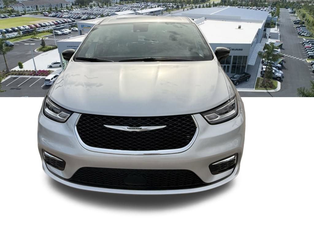 New 2026 Chrysler Pacifica Limited FWD image 9