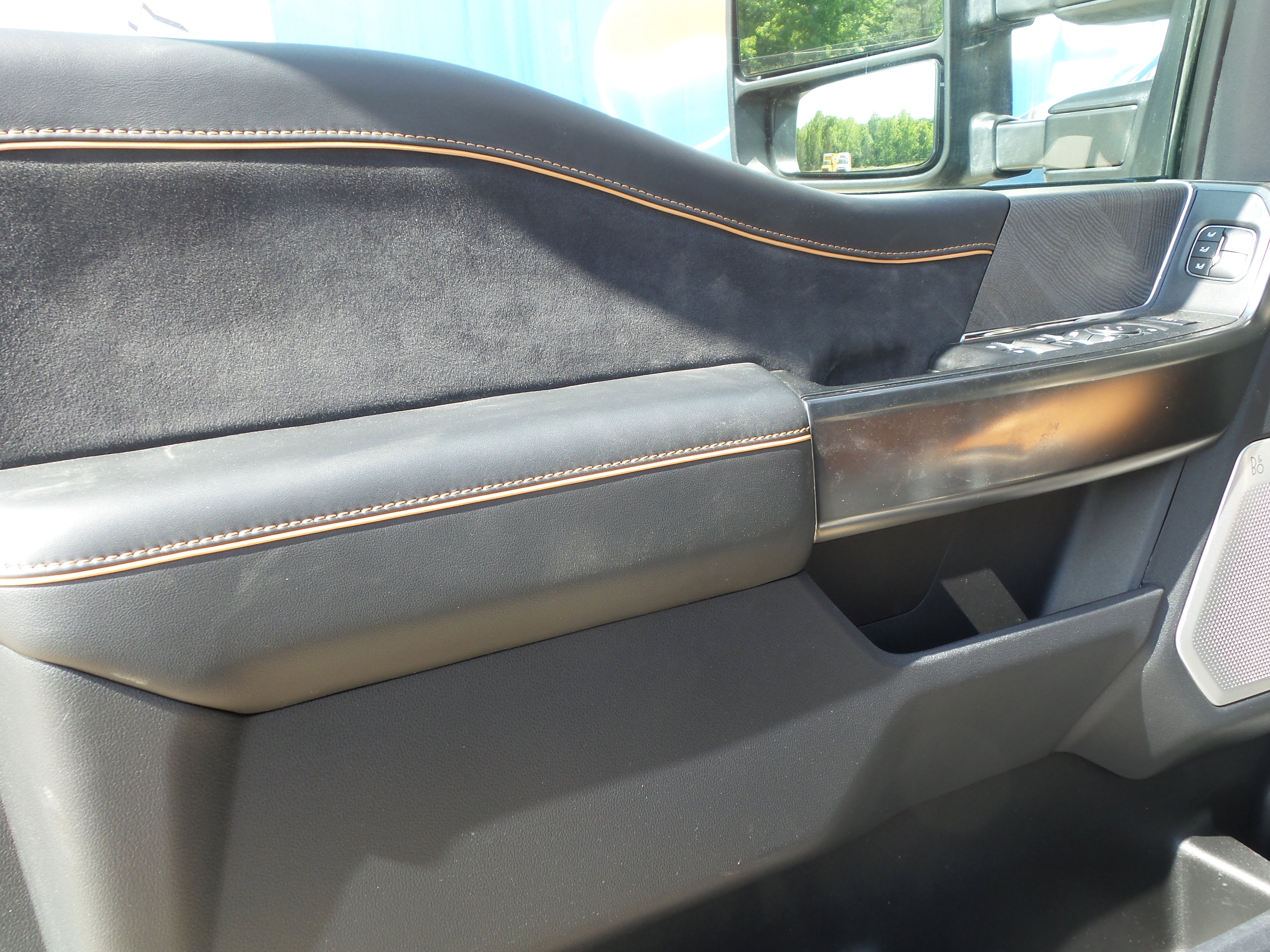 Used 2024 Ford F350 Platinum w/ FX4 Off-Road Package image 66