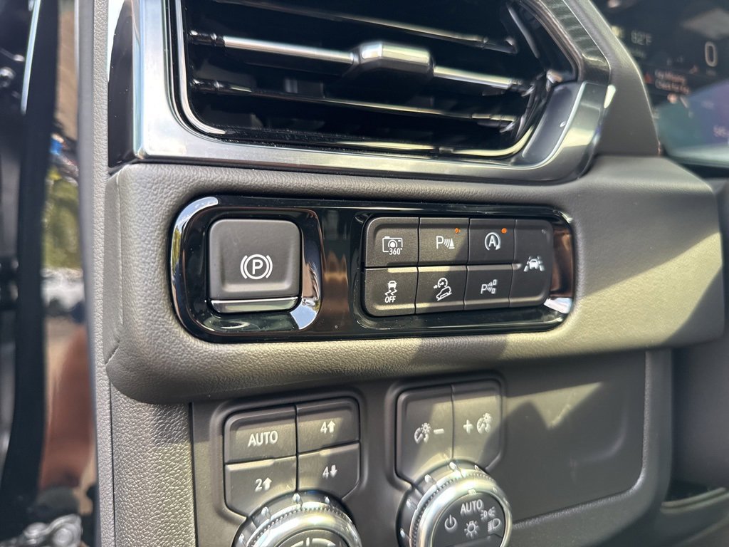 Used 2025 GMC Yukon AT4 w/ AT4 Premium Package image 17