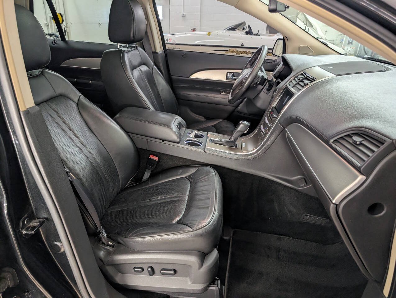 Used 2014 Lincoln MKX AWD w/ Equipment Group 101A image 20