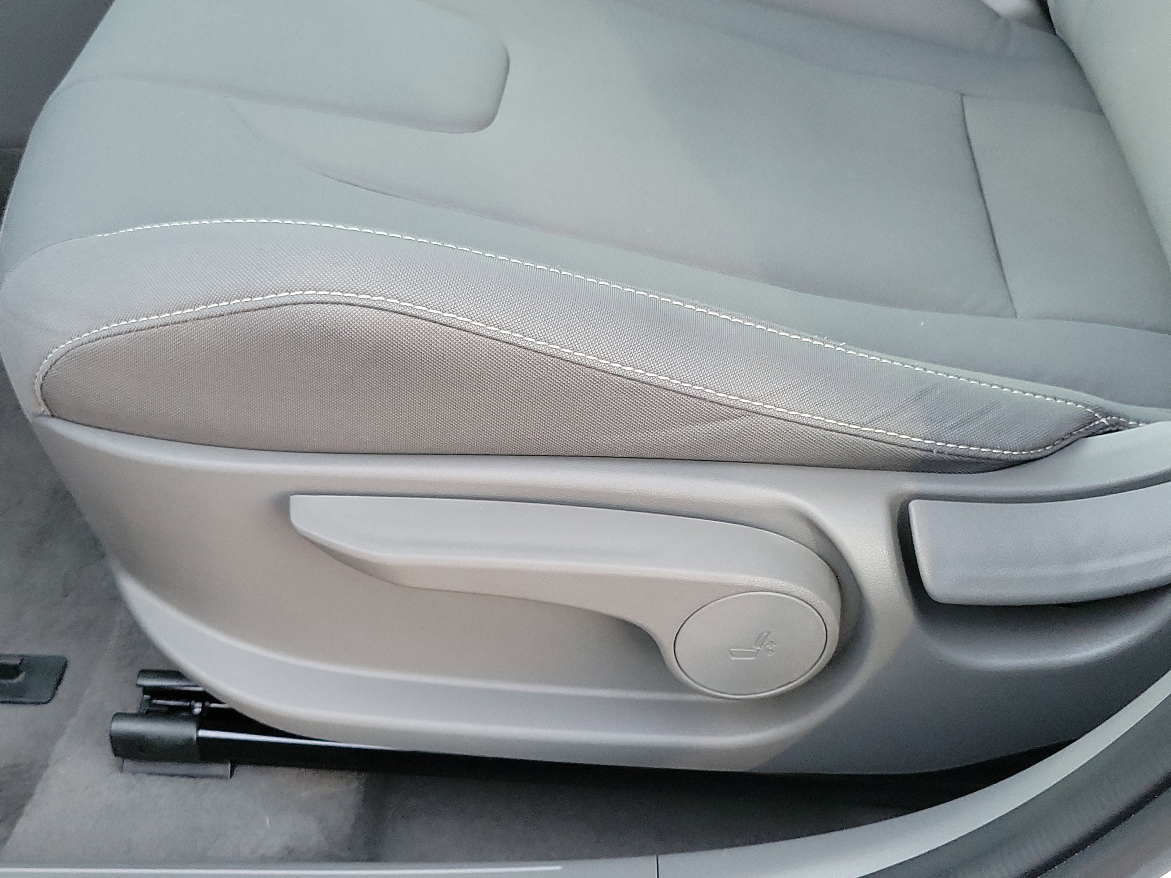 Certified 2025 Hyundai Elantra SEL image 16