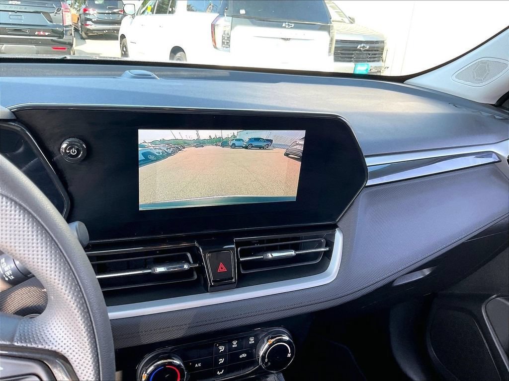 Used 2024 Chevrolet TrailBlazer LT w/ Driver Confidence Package AWD/4WD image 19