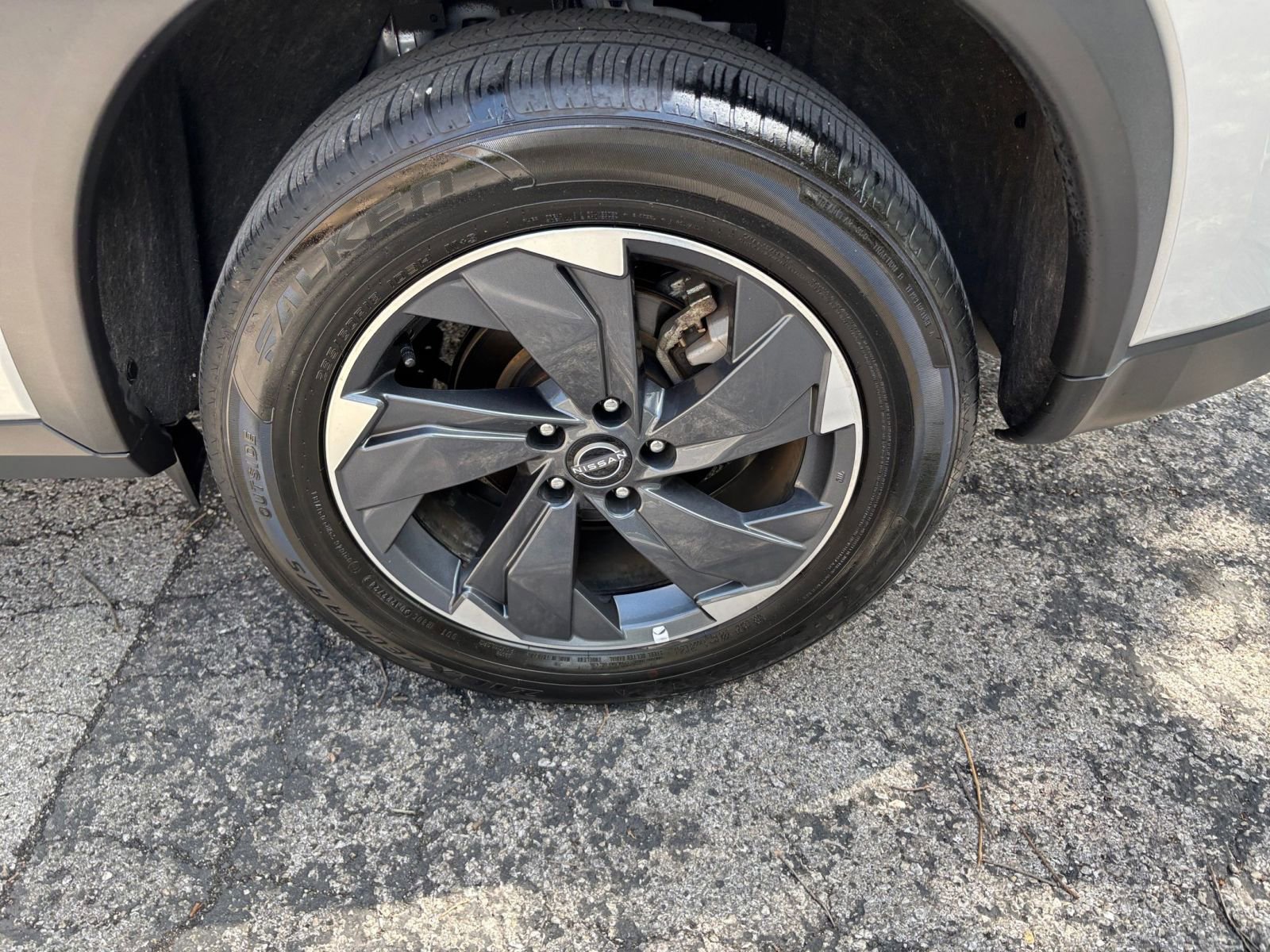 Used 2025 Nissan Rogue SV FWD image 24