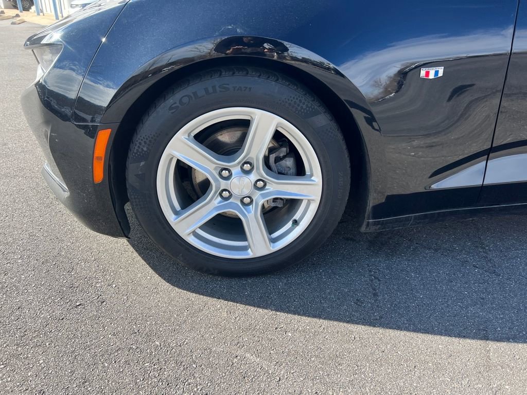 Used 2021 Chevrolet Camaro LT image 24