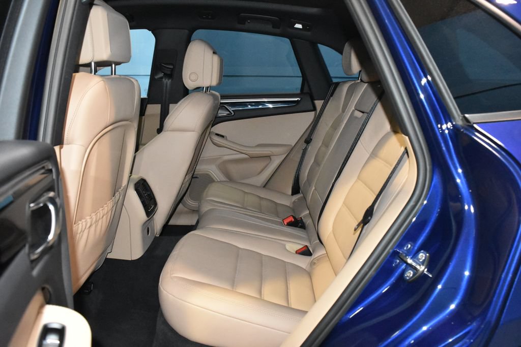 Certified 2025 Porsche Macan AWD/4WD image 21