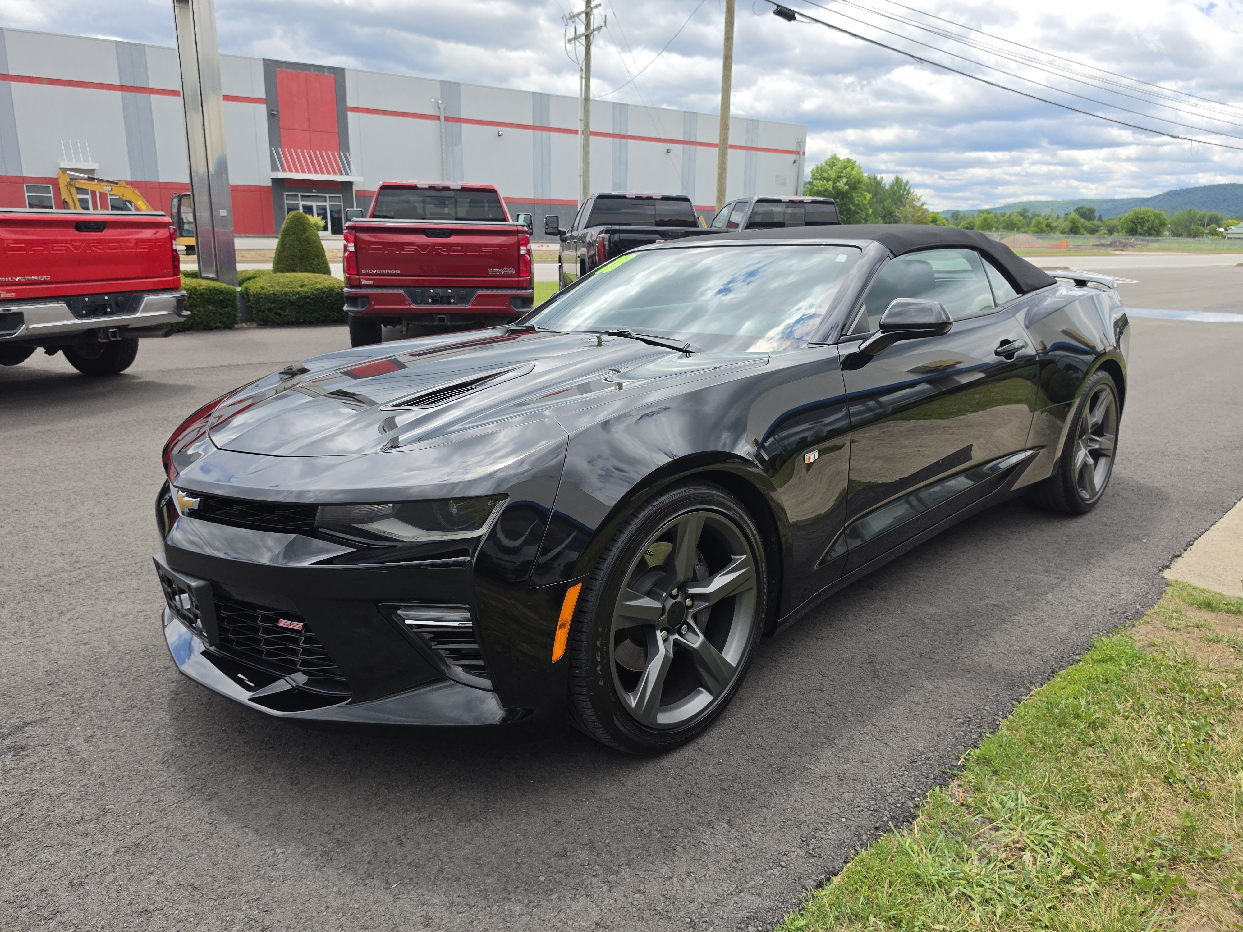 Used 2018 Chevrolet Camaro SS RWD image 10
