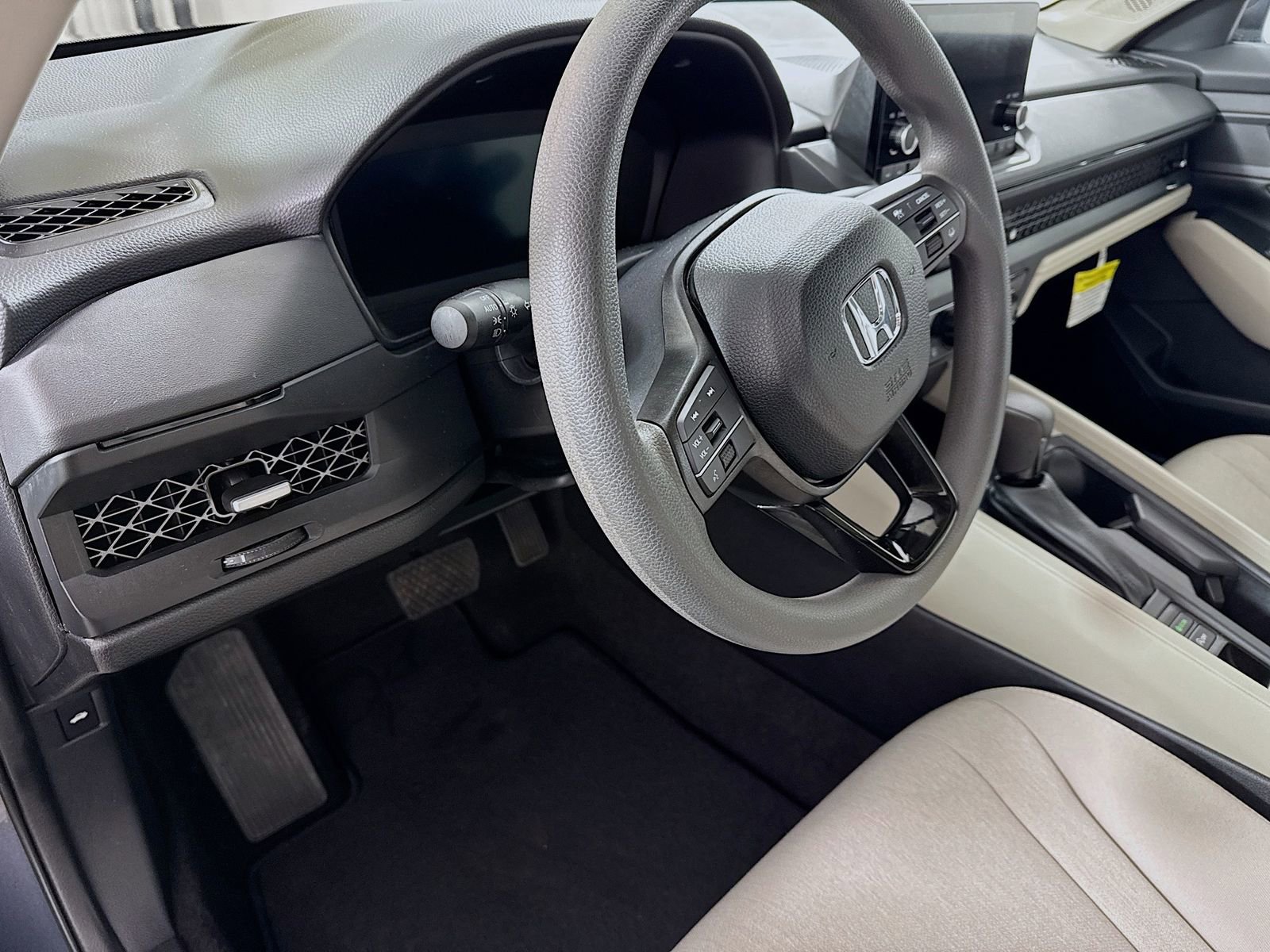 Used 2025 Honda Accord SE image 5