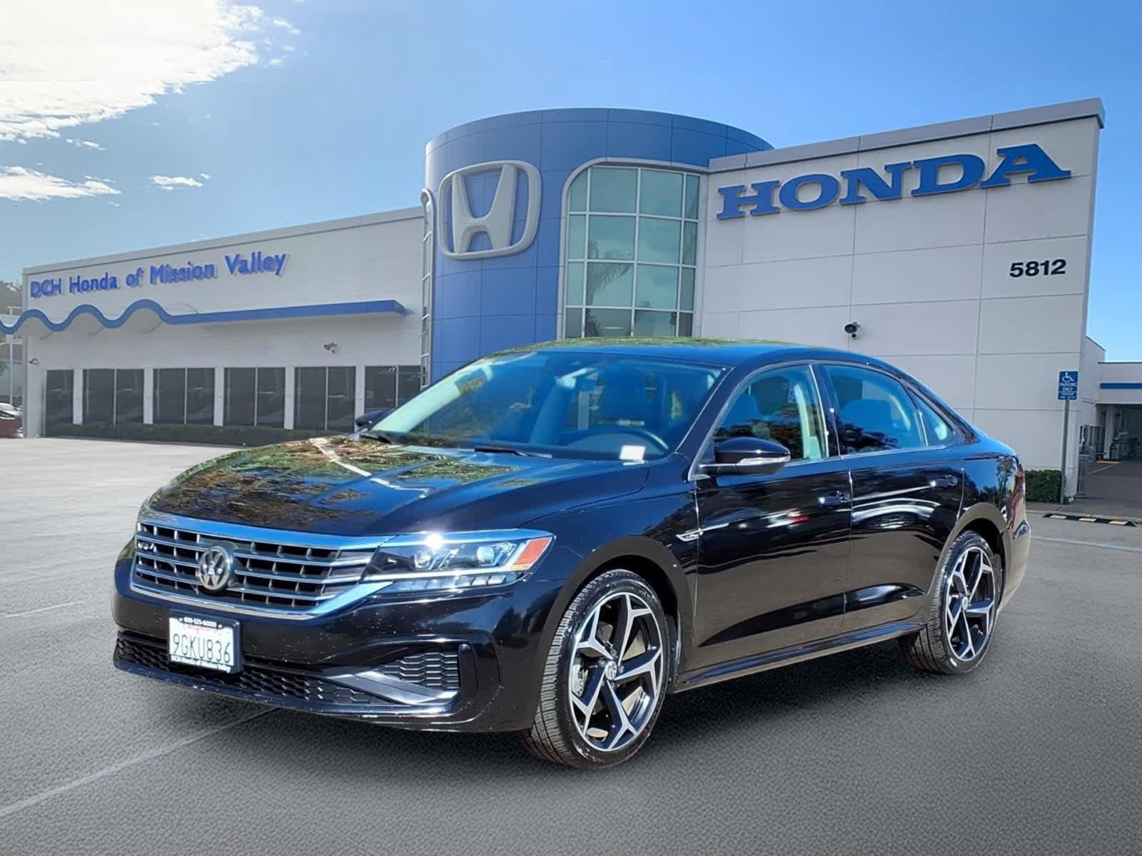 Used 2020 Volkswagen Passat 2.0T R-Line FWD image 1