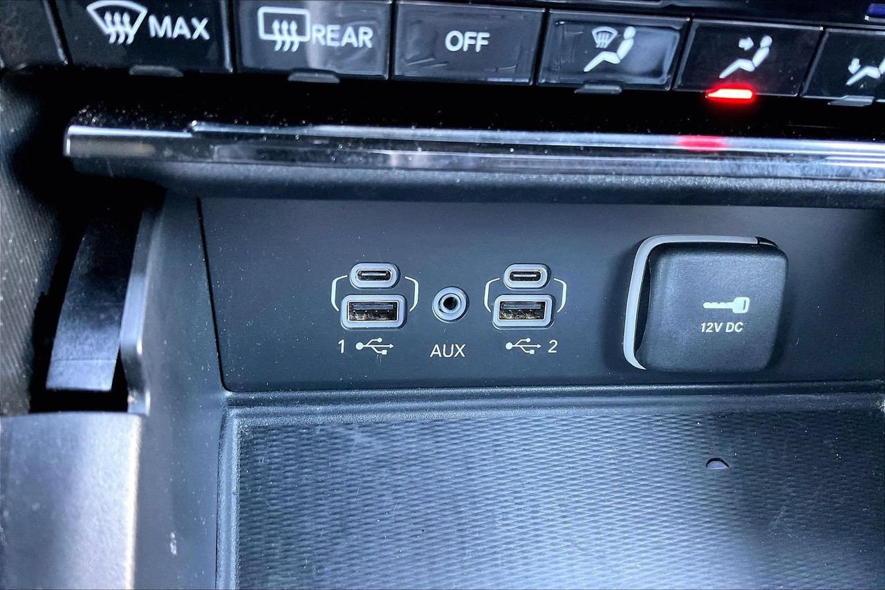 Certified 2025 Jeep Grand Cherokee Altitude AWD/4WD image 16