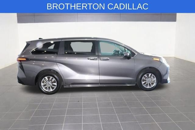 Used 2024 Toyota Sienna LE AWD/4WD image 8