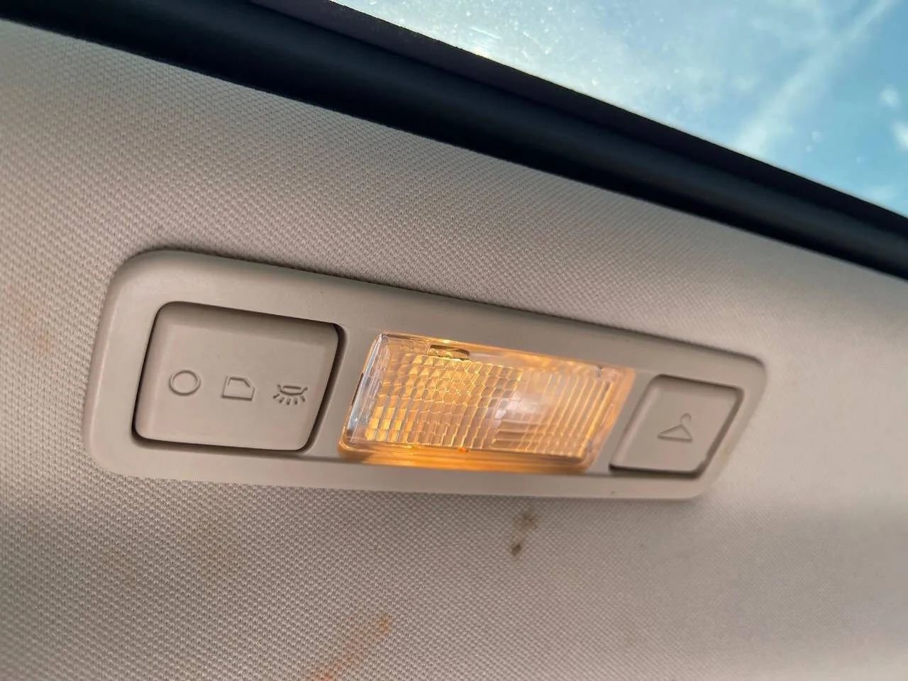 Used 2017 Land Rover Range Rover Evoque HSE image 28