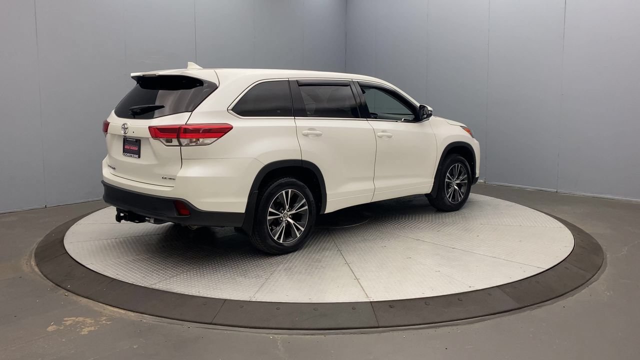 Used 2018 Toyota Highlander Plus AWD/4WD image 5
