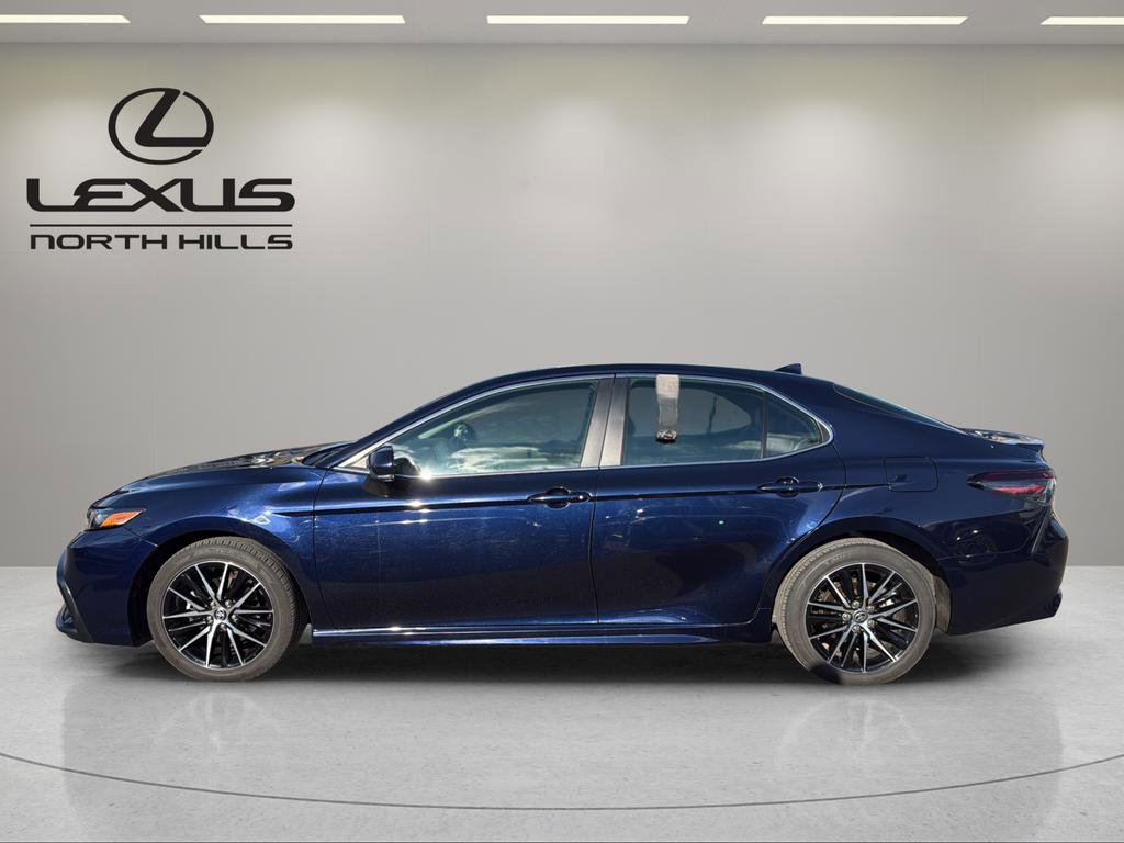 Used 2022 Toyota Camry SE image 9